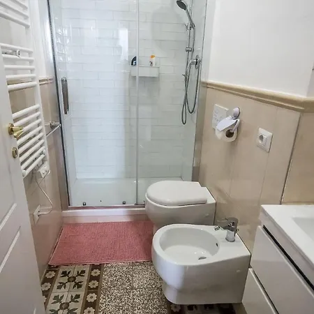 In An Close To The Train Station Homestay