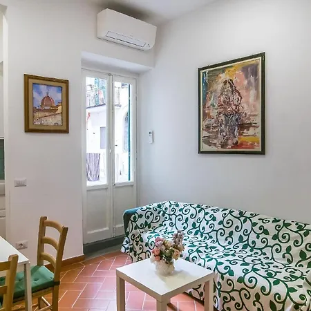In An Close To The Train Station Homestay Florence
