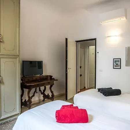 In An Close To The Train Station Homestay