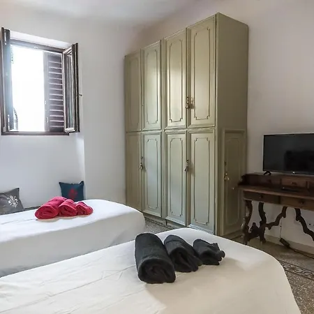 In An Close To The Train Station Homestay